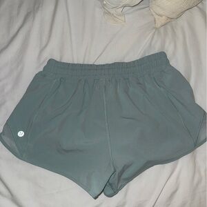 Lululemon Hotty Hot Shorts 2.5 inches